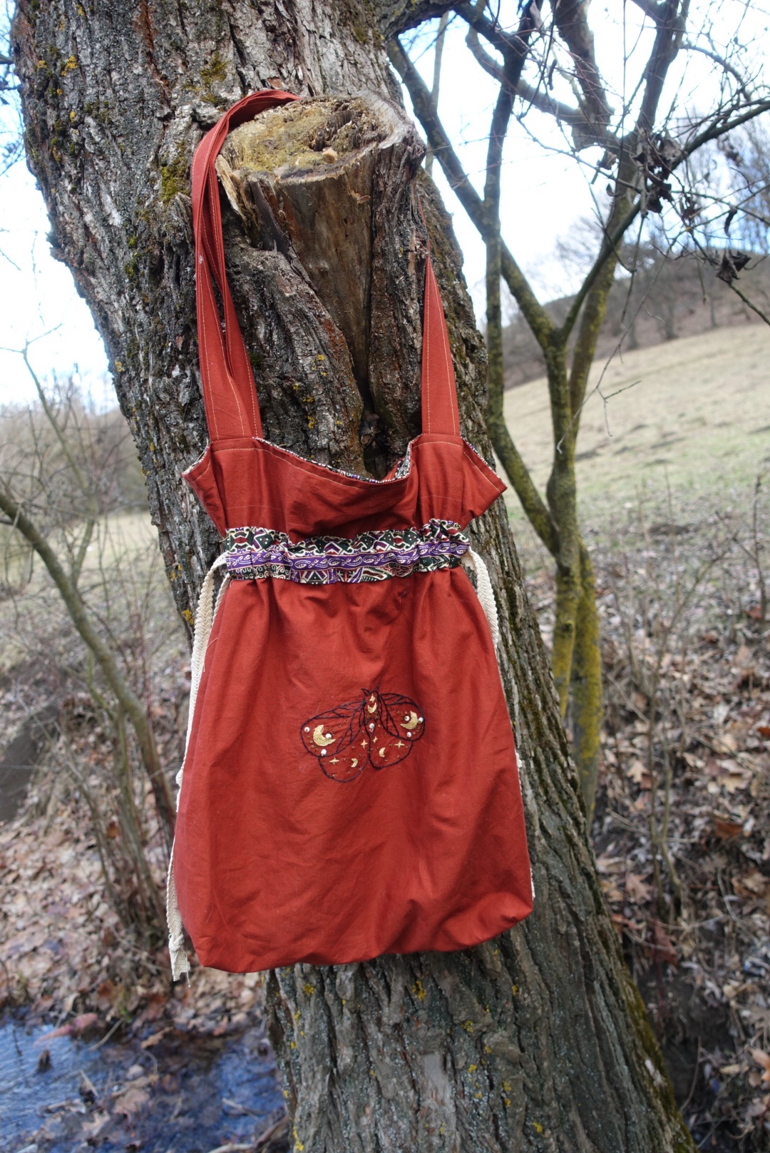 MOTHIVE - Traistă brodată cu închidere șnur vintage