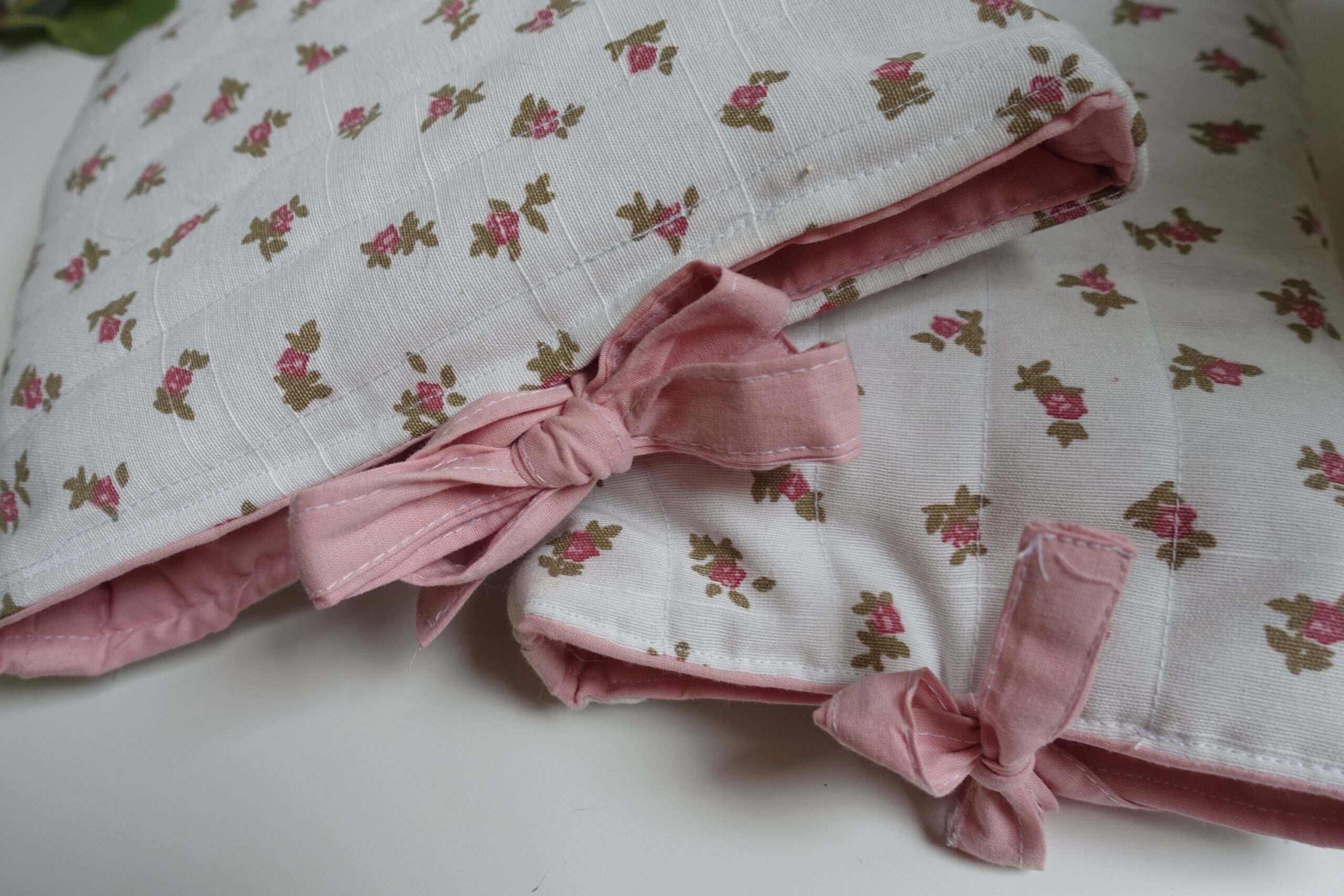 husă carte matlasată - model trandafiri