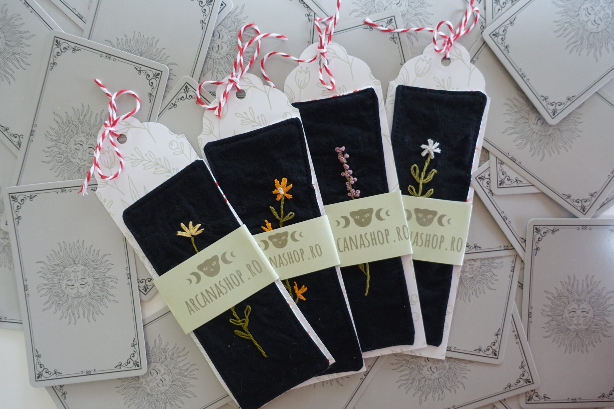 Semn de Carte Brodat – Un Mărțișor pentru Suflet și Lectură